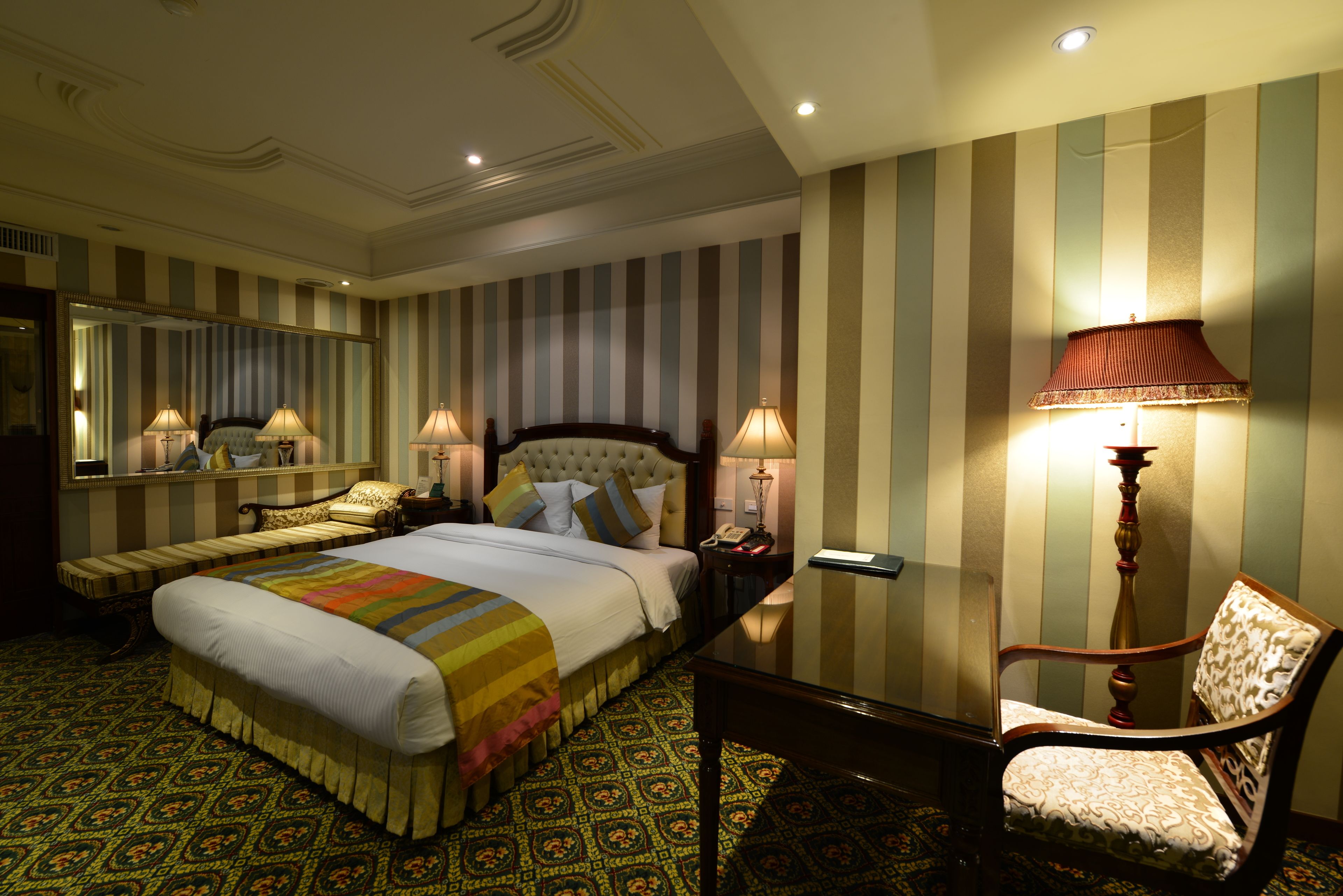 deluxe room | 1 bedroom, down duvets, pillow-top beds, minibar