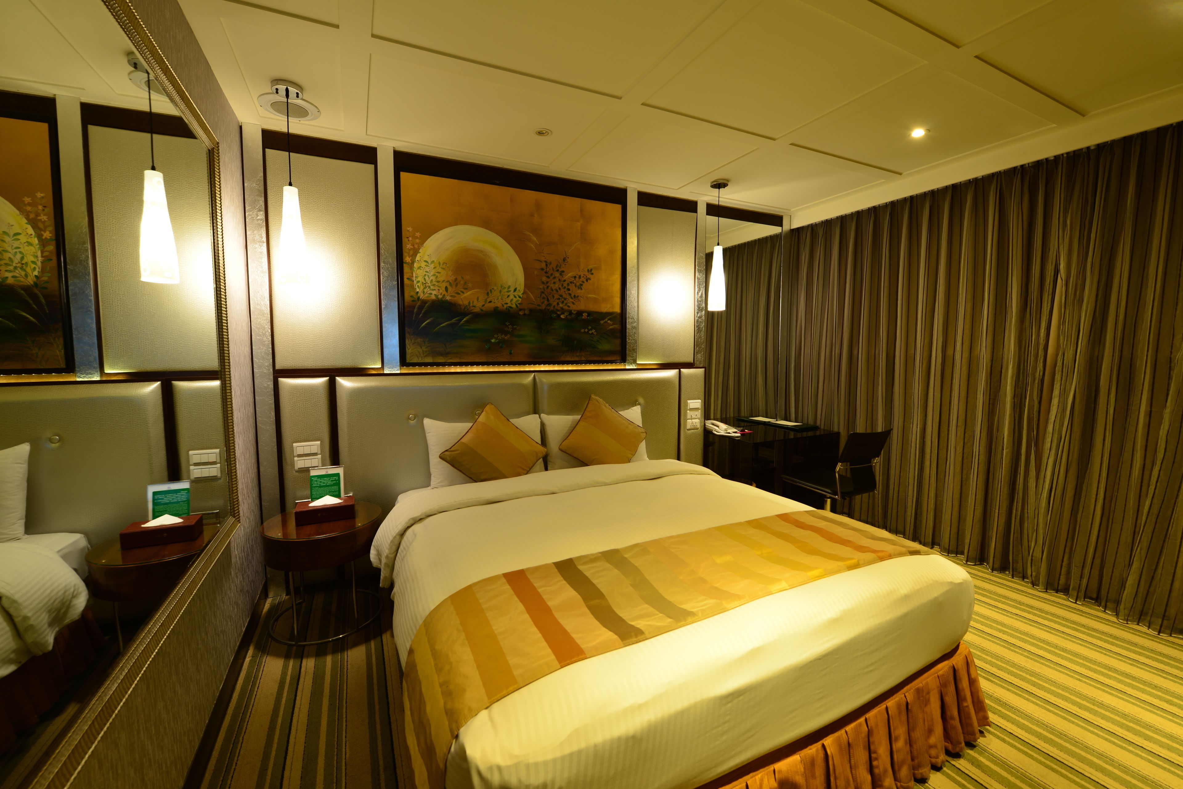 1 bedroom, down duvets, pillow-top beds, minibar