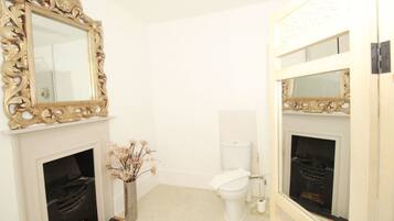 Luksus-dobbeltrom, eget bad, hageutsikt | Bad