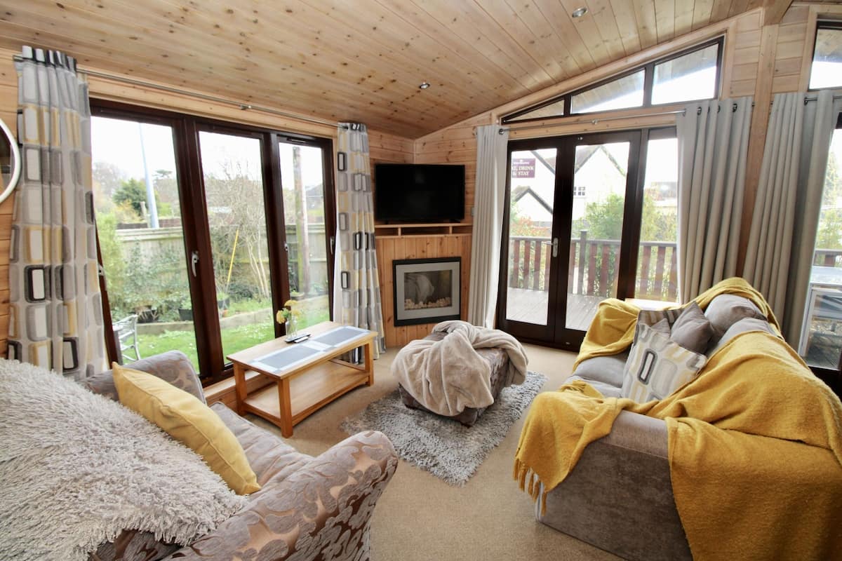 Standard Apartment, Private Bathroom (self-contained log cabin) | Lounge