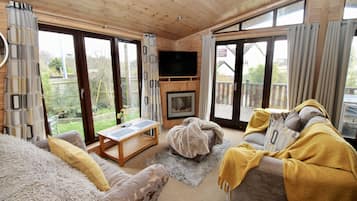 Standard Apartment, Private Bathroom (self-contained log cabin) | Lounge
