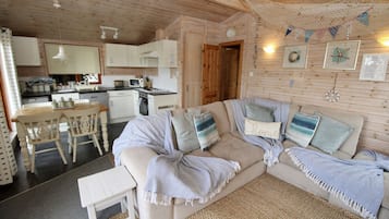 Apartment, Private Bathroom (Self Contained Cabin) | Lounge