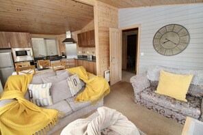 Apartamento estándar, baño privado (self-contained log cabin) | Salón