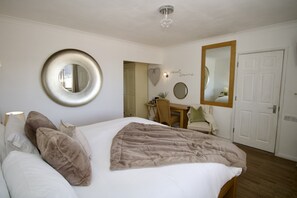 Deluxe Double Room, Ensuite (6)