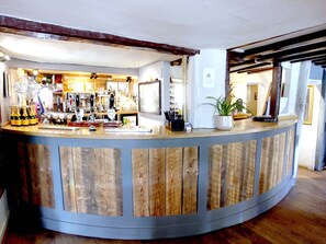 Bar (on property) - The White Hart (Henley-on-Thames)
