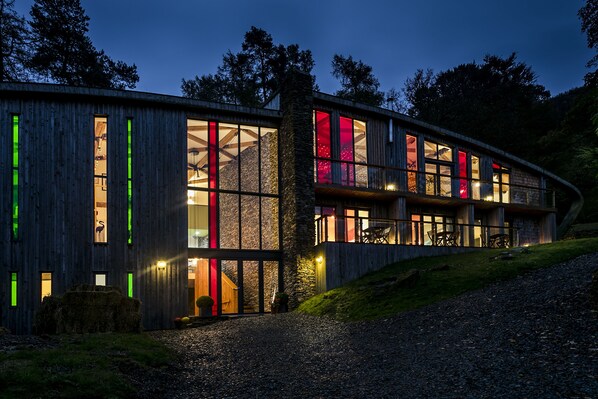 Front of property – evening/night - Dome House (Windermere)