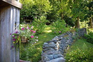 Premium bedding, individually decorated, individually furnished - Dome House (Windermere)