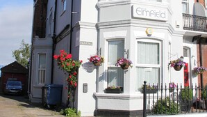 Exterior - Elmfield Guest Accommodation (Great Yarmouth)