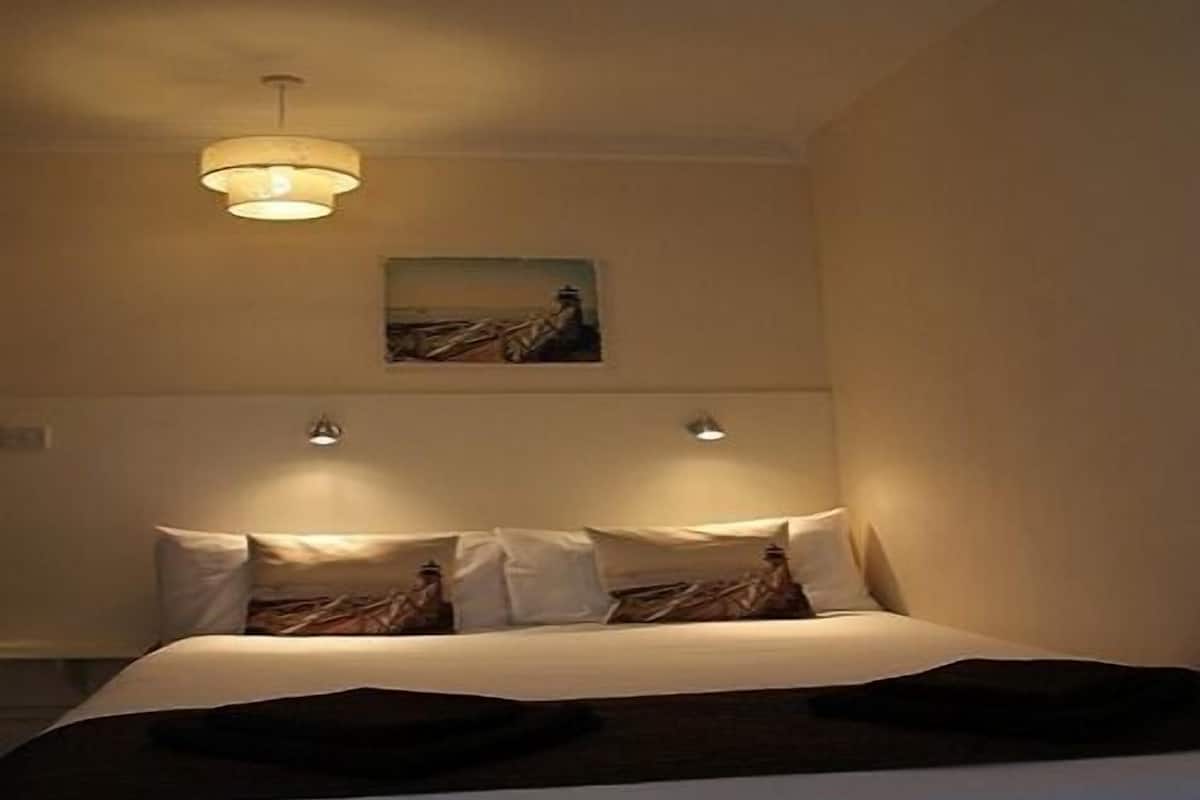 Chambre Double, salle de bains attenante (Room 9)