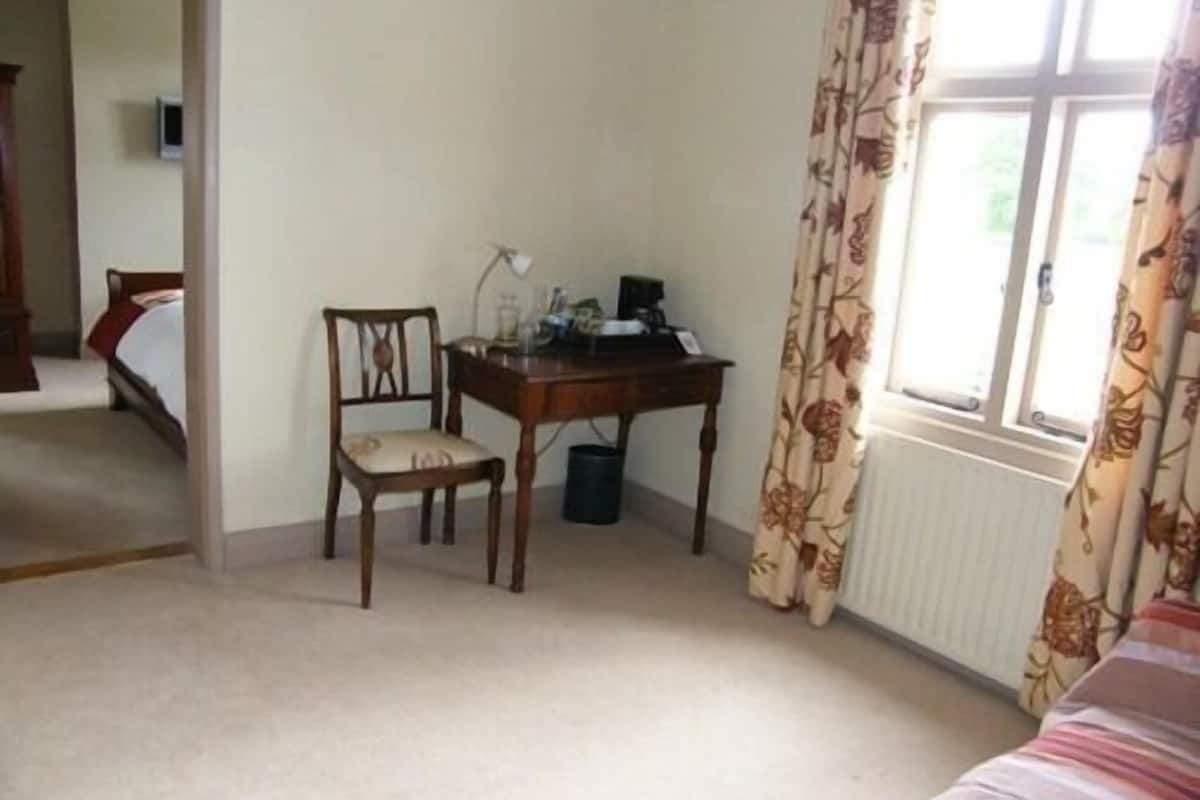 suite, ensuite (goodwood)