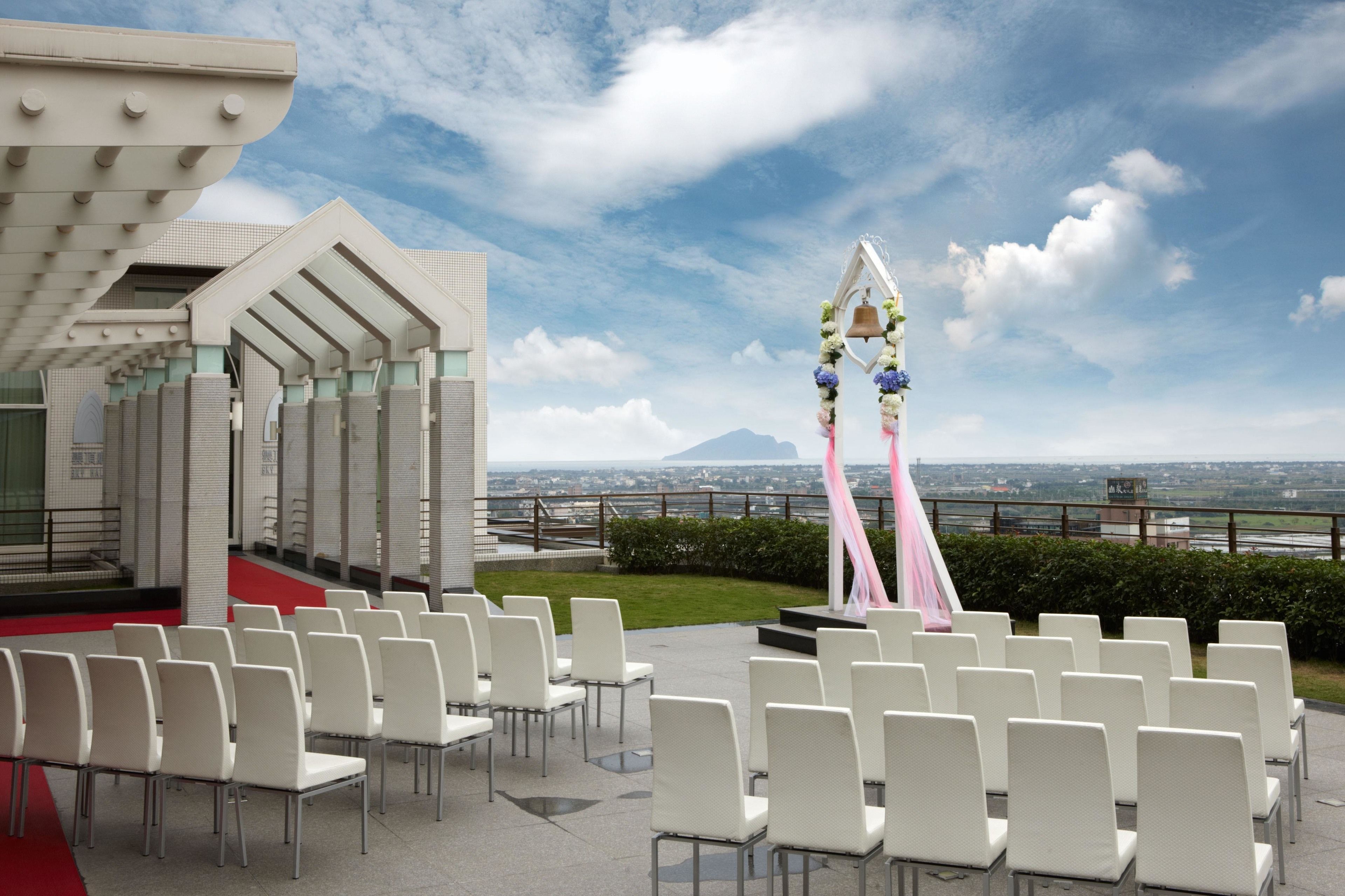 dinner and brunch served