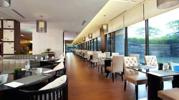 S'hi serveixen sopars i esmorzars-dinars