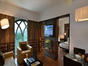 Premium bedding, minibar, in-room safe, desk - Majestic Court Sarovar Portico Navi Mumbai (Navi Mumbai)