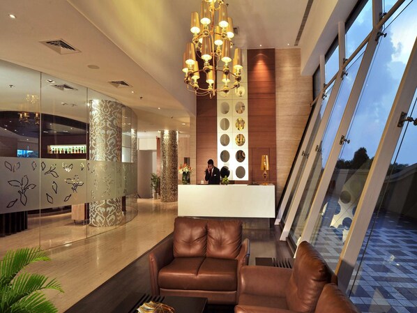 Lobby - Majestic Court Sarovar Portico Navi Mumbai (Navi Mumbai)