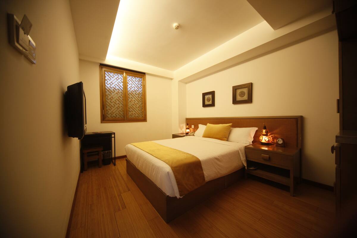Standard Room, 1 Double Bed | Premium bedding, memory-foam beds, in-room safe, blackout curtains