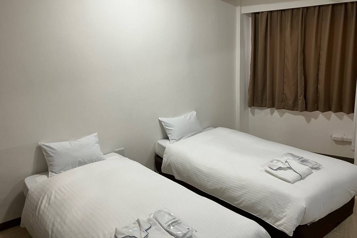 1 bedroom, desk, blackout curtains, free WiFi
