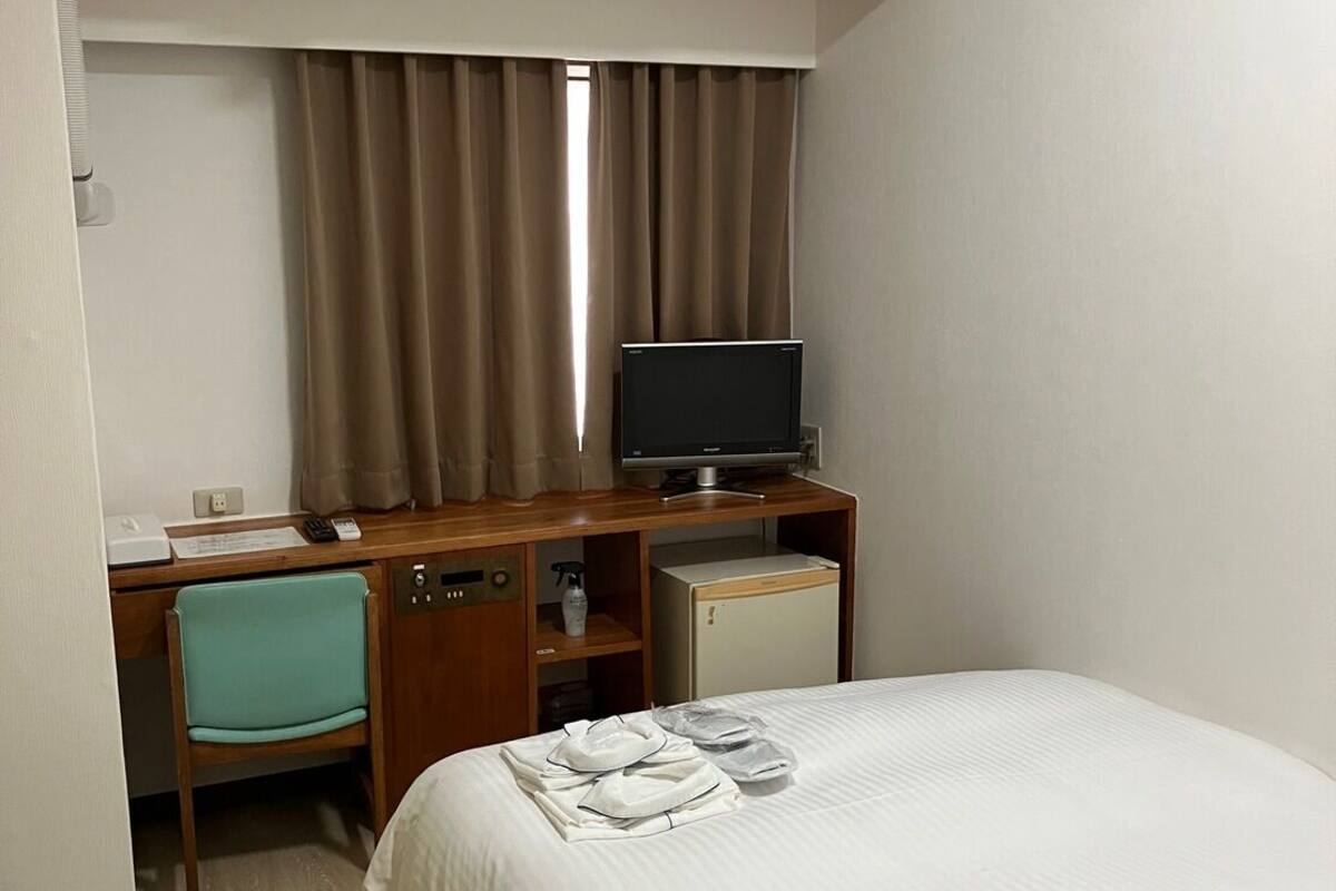 Bureau, rideaux occultants, Wi-Fi gratuit, draps fournis
