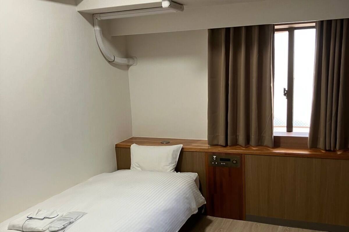 Bureau, rideaux occultants, Wi-Fi gratuit, draps fournis