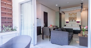 One Bedroom Suite | Balcony - Swiss-Belcourt Sunset (Seminyak)