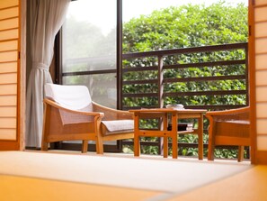 Japanese Room 8 Tatami Mats (can't serve dinner after 8 PM checkin)