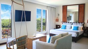 Superior Room | 1 bedroom, minibar, in-room safe, blackout drapes