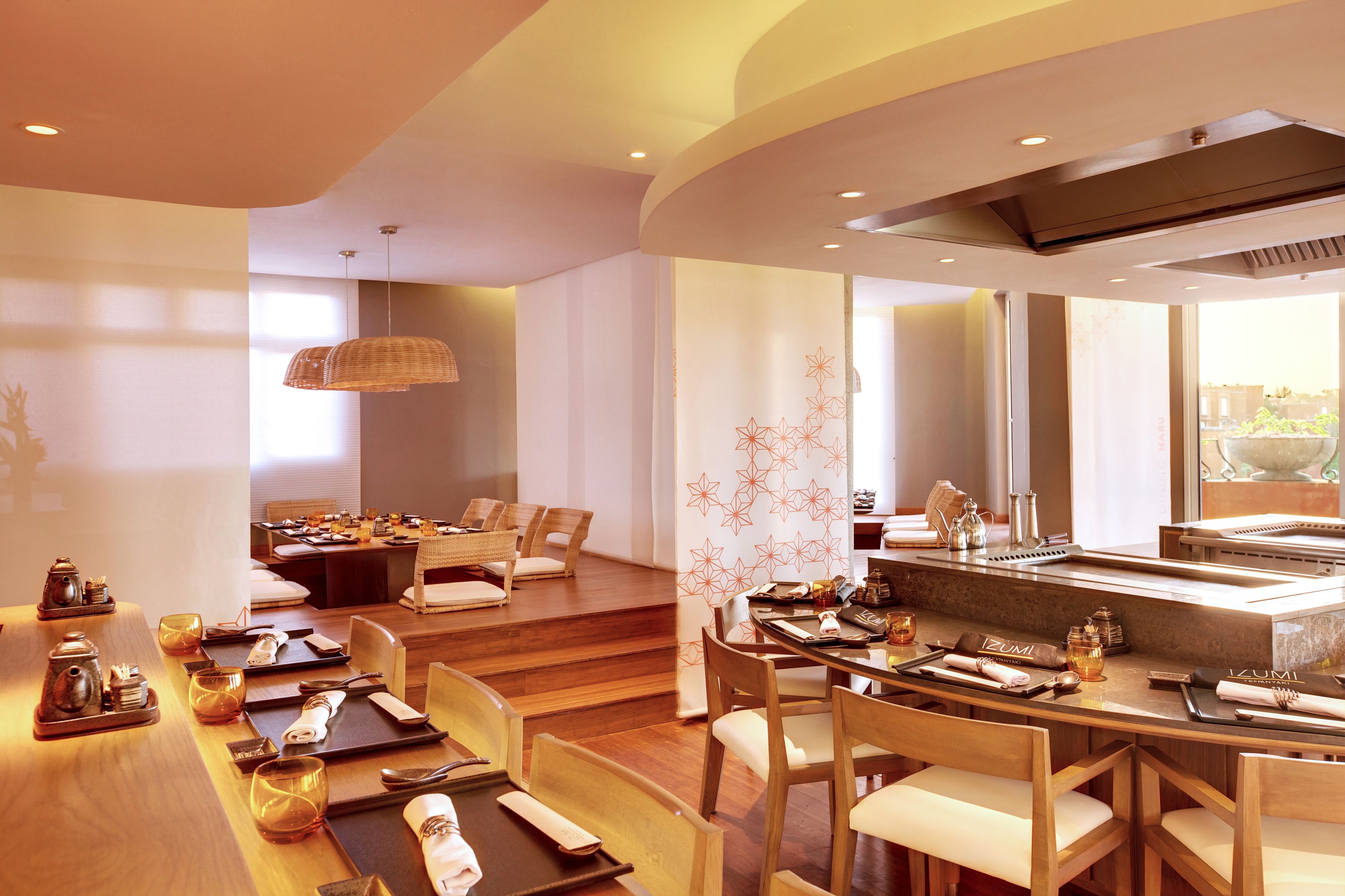 2 restauranter, frokost, lunsj og middag serveres, middelhavsretter