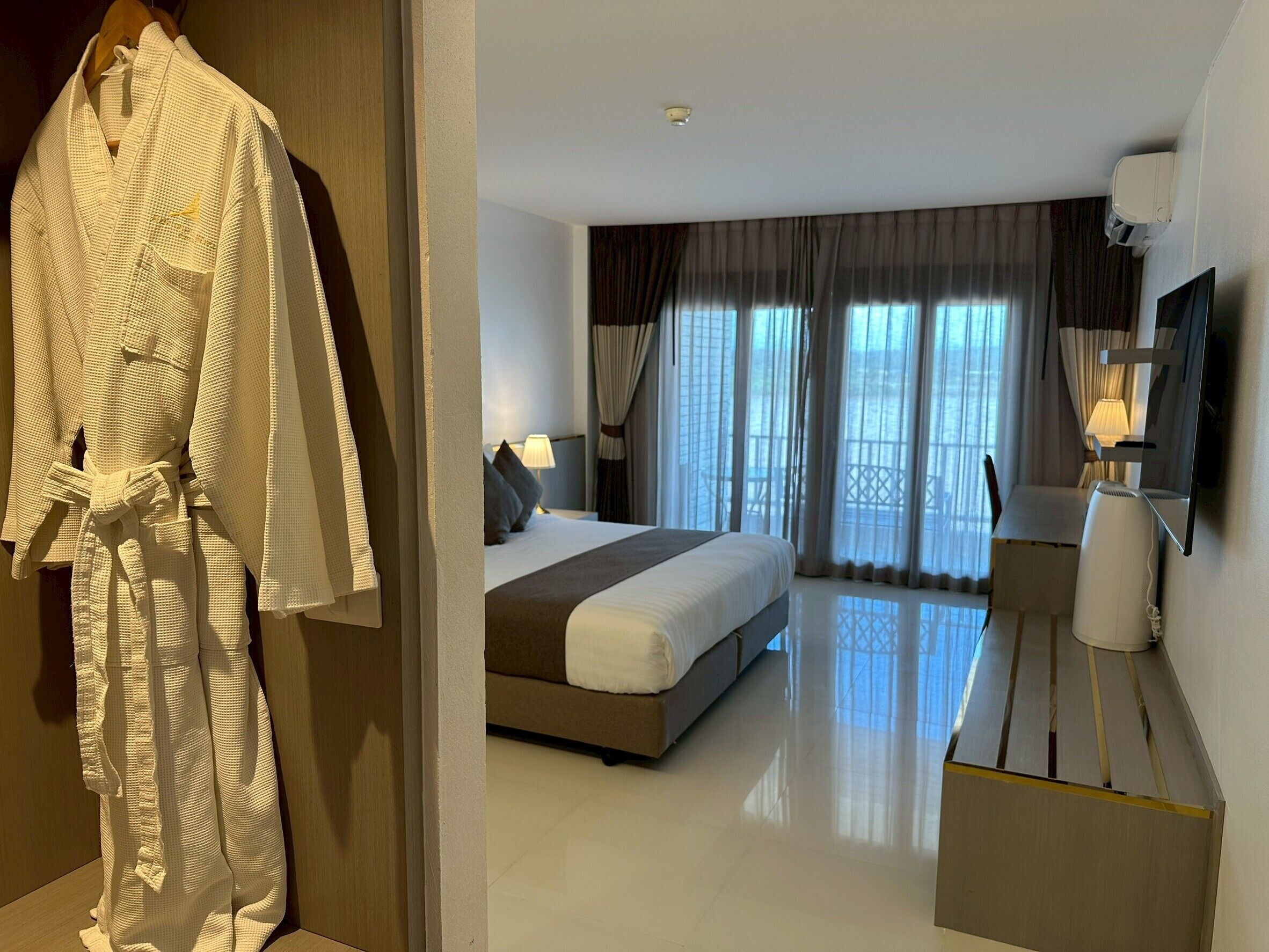 Grand Deluxe River View | 고급 침구, 메모리폼 침대, 미니바, 객실 내 금고