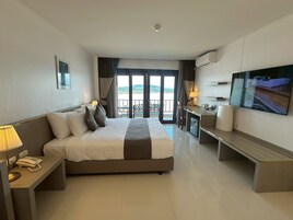 Ropa de cama de alta calidad, colchones con efecto memoria y minibar