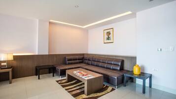 Literie de qualité supérieure, matelas mémoire de forme, minibar