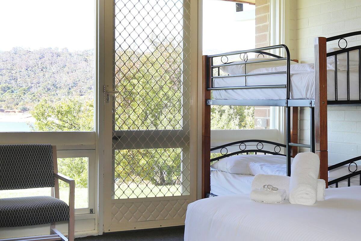 lake front quad room | desk, laptop workspace, free wifi, bed sheets