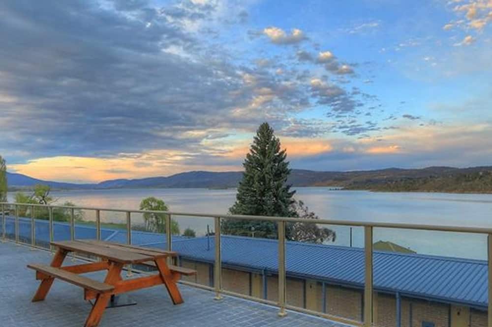 Lake Jindabyne Hotel