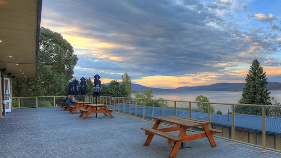 Lake Jindabyne Hotel