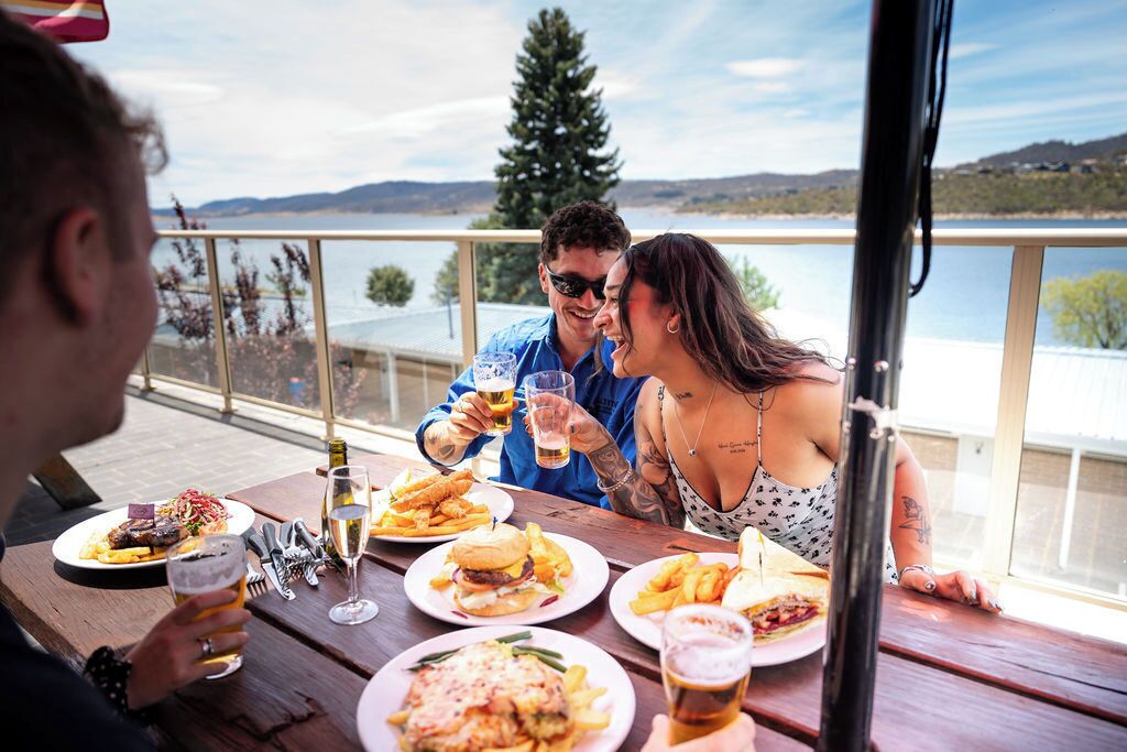 Lunsj og middag serveres, internasjonale retter
