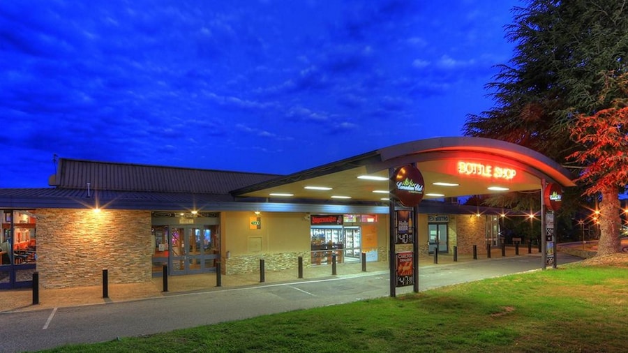 Lake Jindabyne Hotel