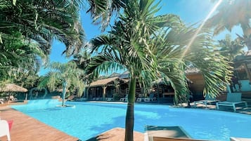 Außenpool, geöffnet von 08:00 Uhr bis 20:30 Uhr, Liegestühle