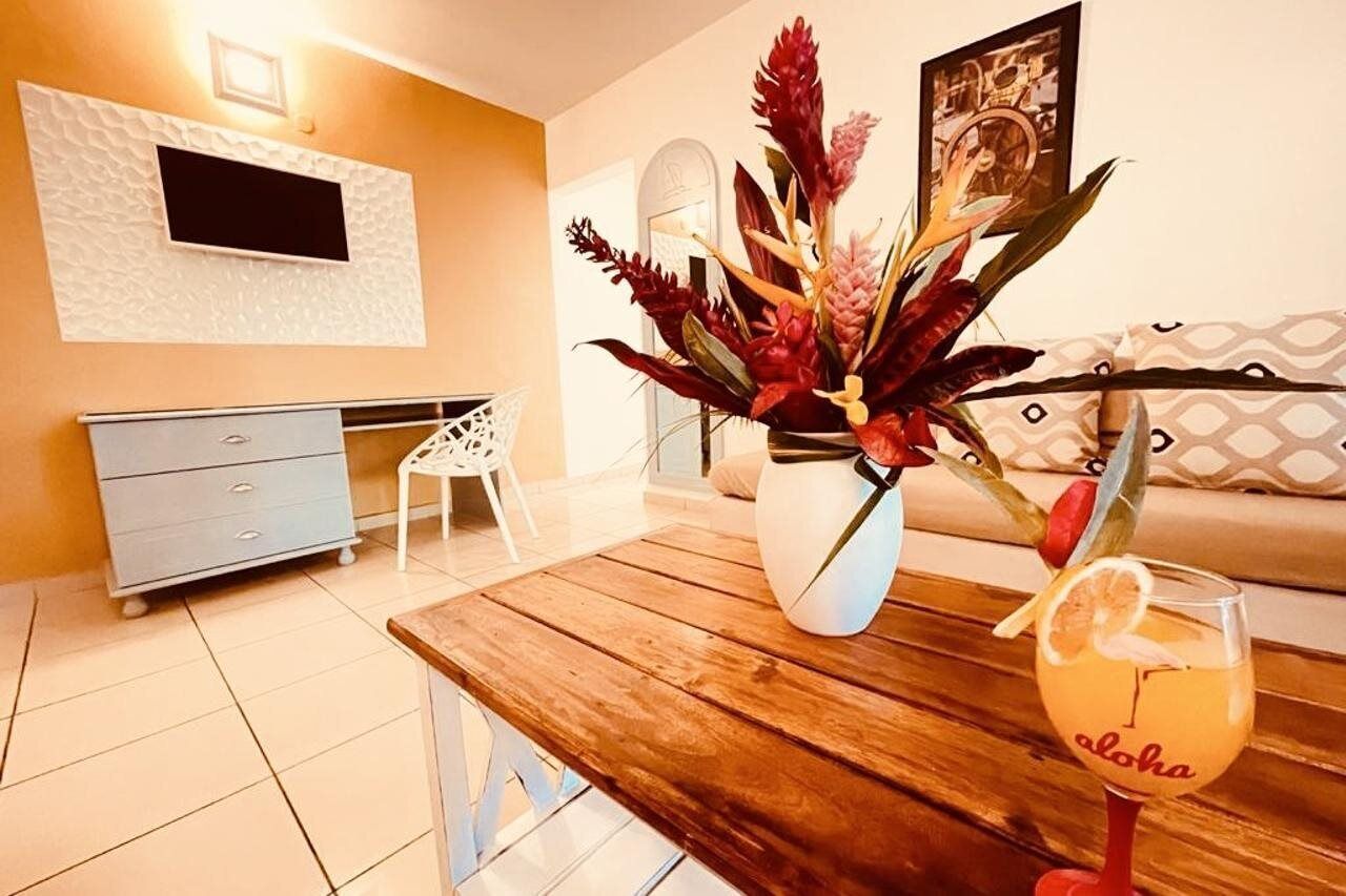 تلفزيون بشاشة مسطحة