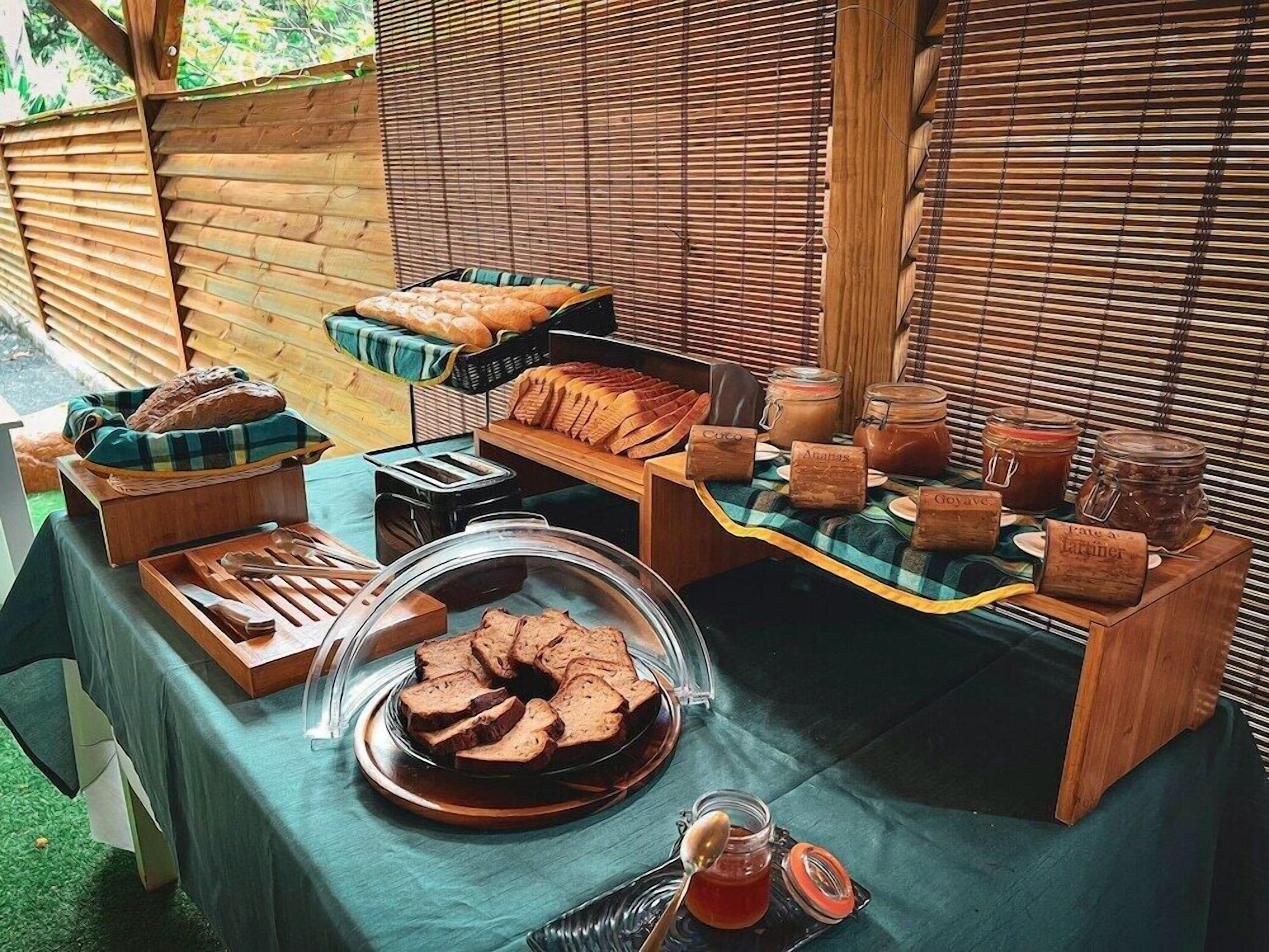 تناول الطعام بالخارج