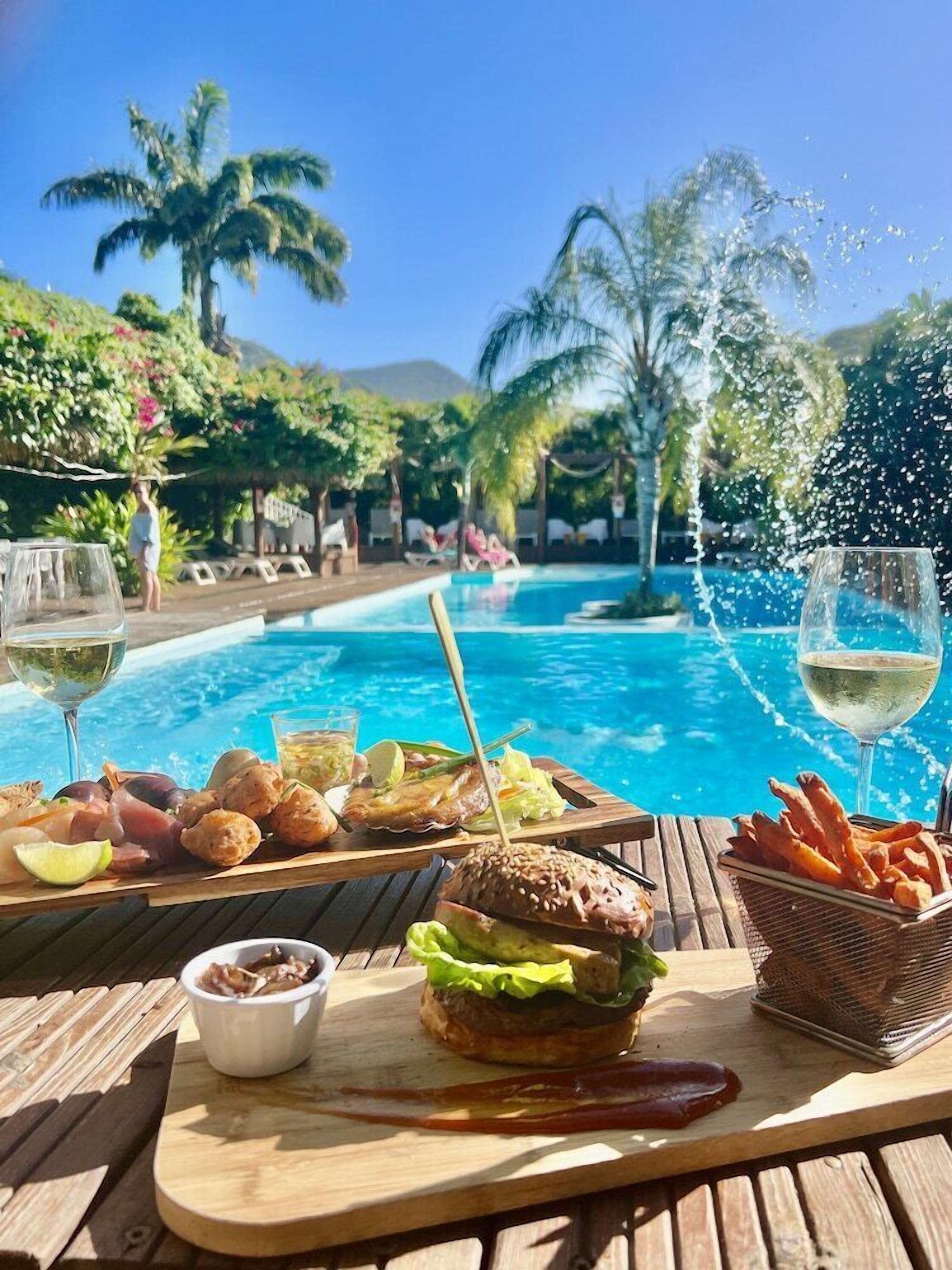 Outdoor pool, open 8 AM to 8:30 PM, pool loungers