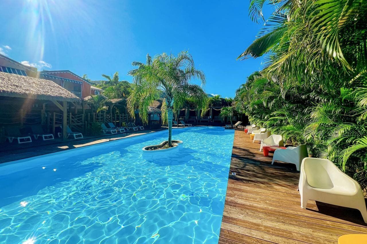 Outdoor pool, open 8 AM to 8:30 PM, pool loungers