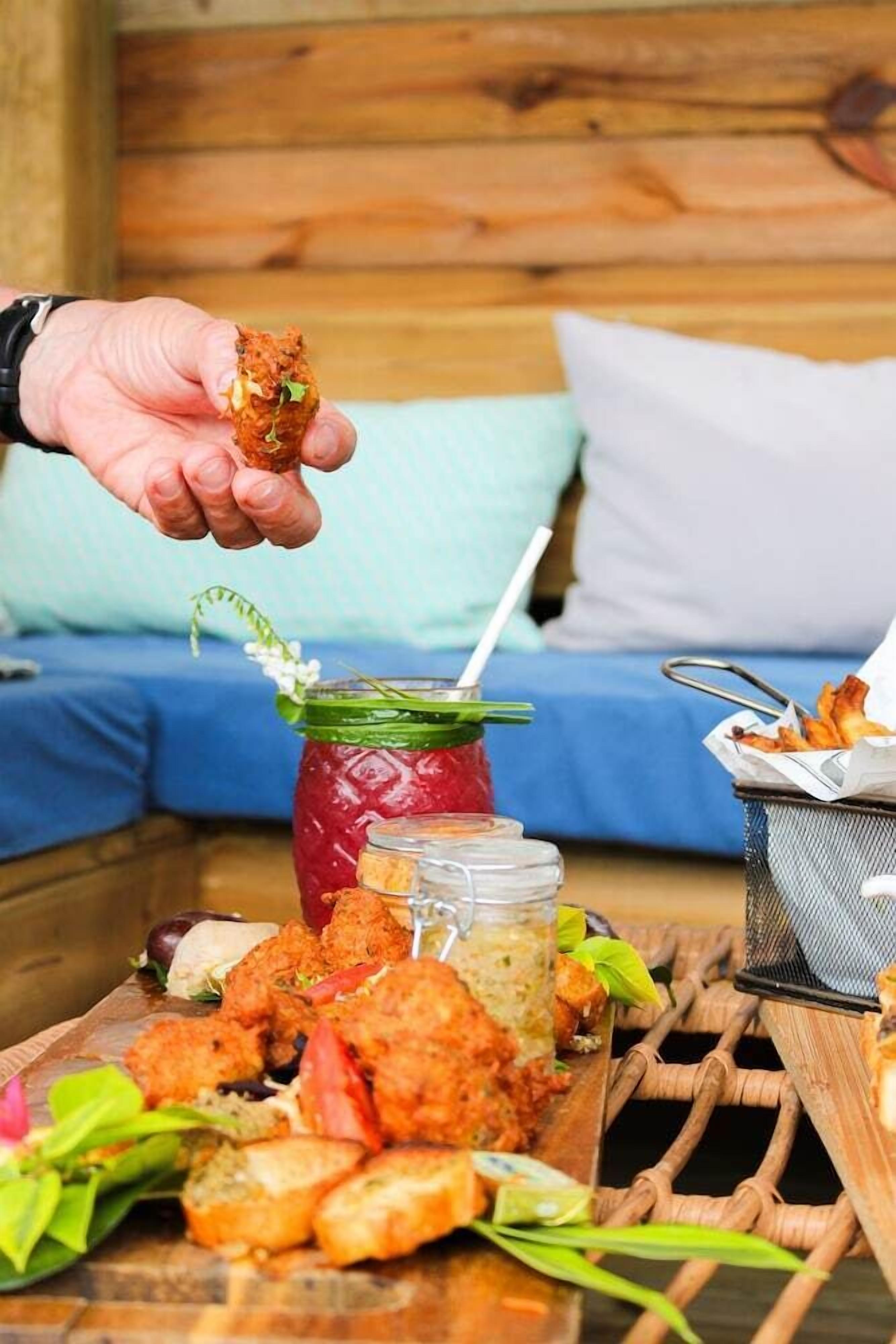 Alimentos y bebidas