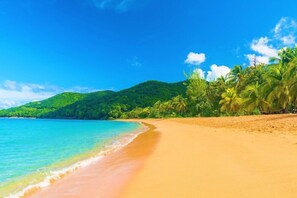 Beach nearby - Résidence hôtelière Caraïbes Royal (Deshaies)