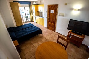 Studio | Private kitchen | Full-sized fridge, microwave, stovetop, cookware/dishes/utensils