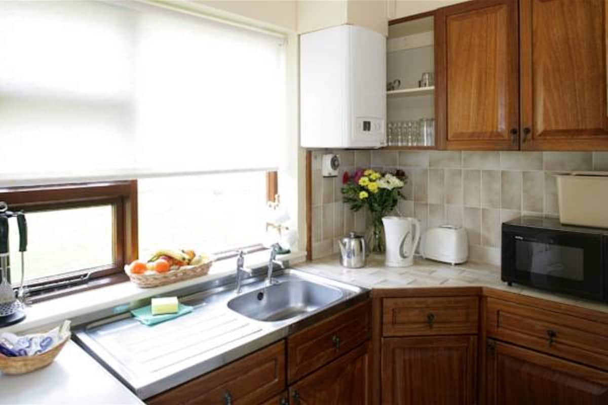 three bedroom cottage | private kitchen | oven, stovetop, coffee/tea maker, electric kettle