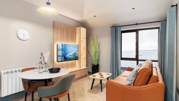 Master Suite | Living area