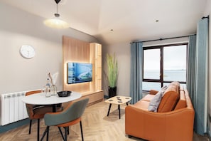 Master Suite | Living area