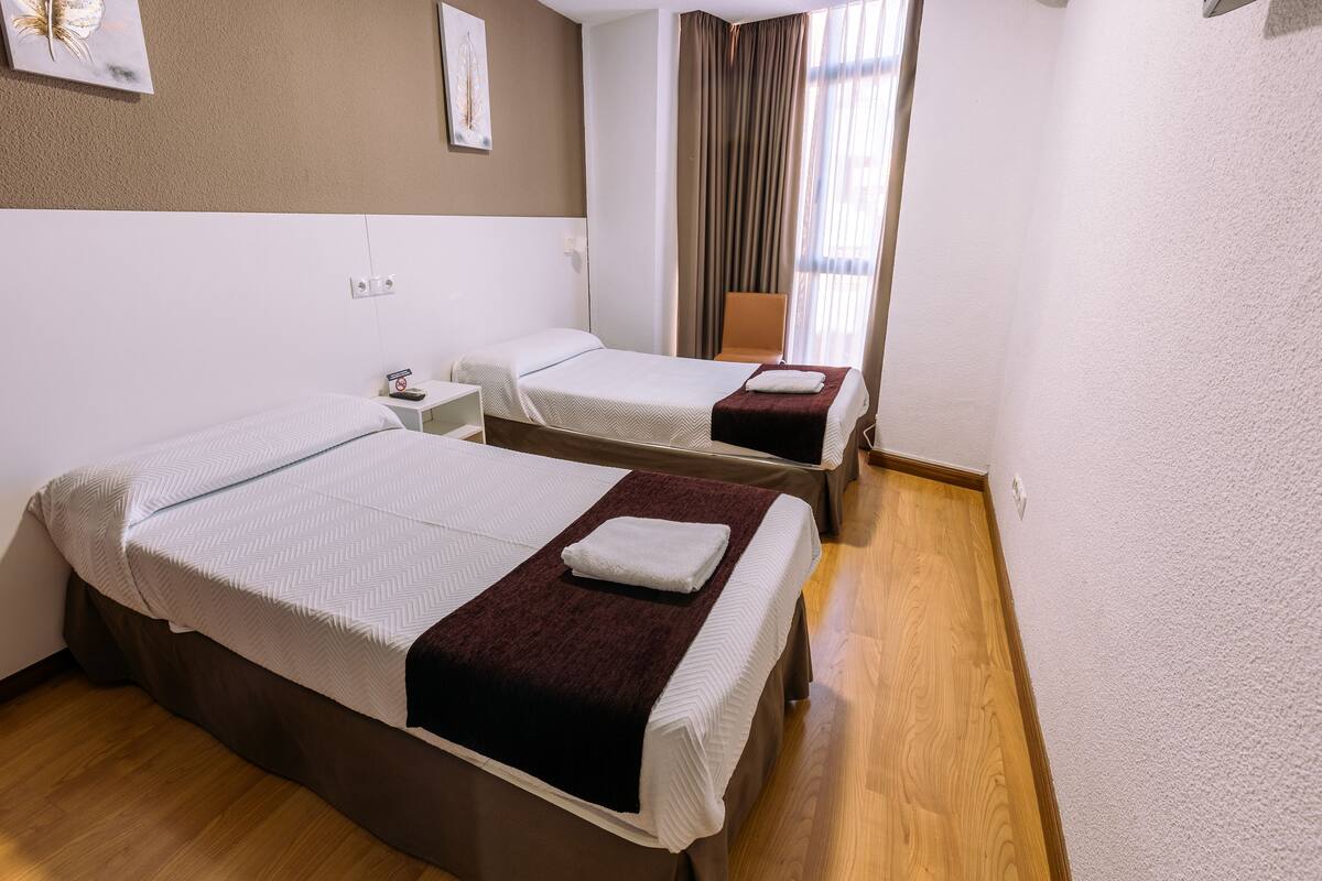 Twin Room | In-room safe, desk, blackout drapes, soundproofing