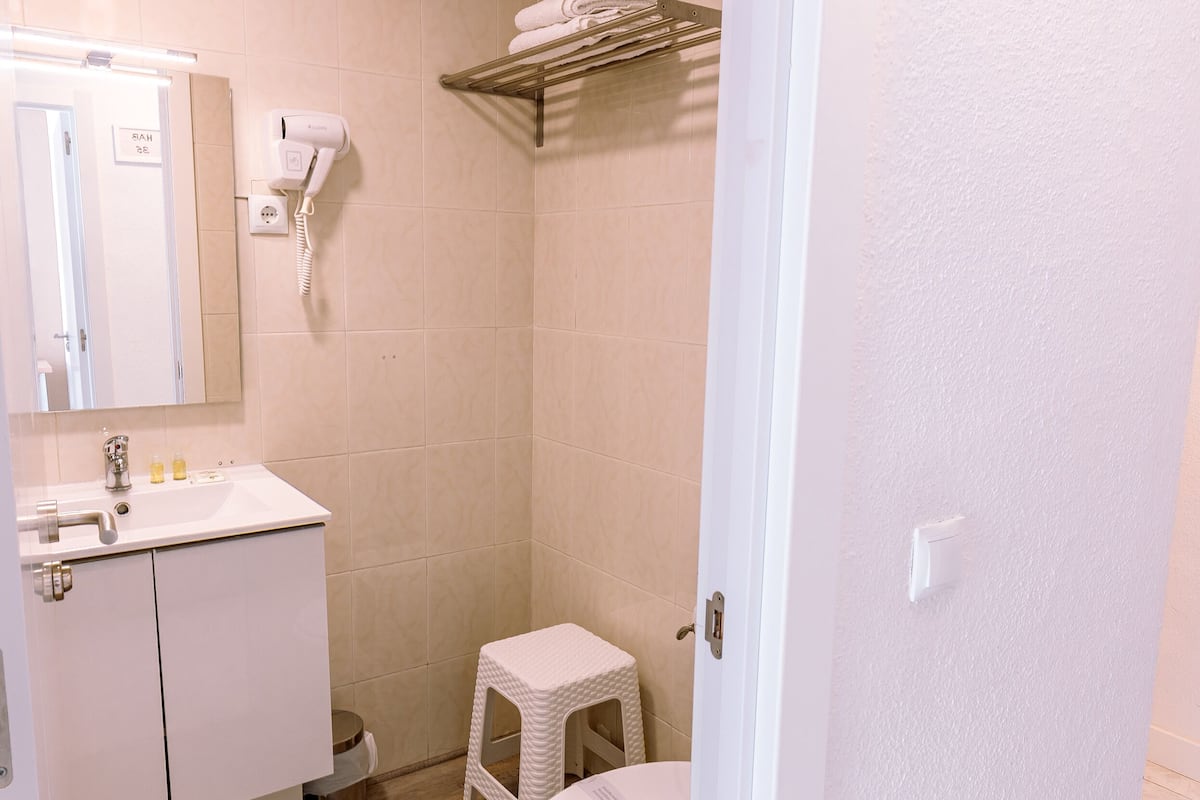 Family Room | In-room safe, desk, blackout drapes, soundproofing