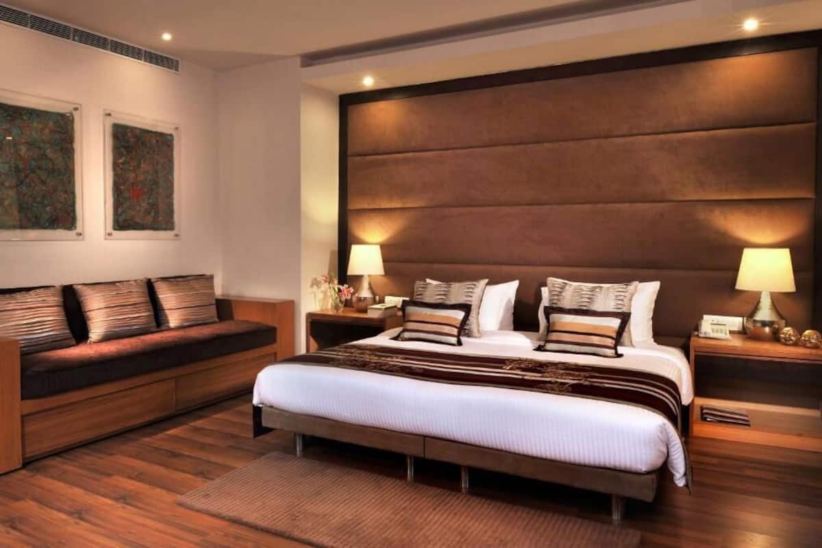 Premium bedding, minibar, in-room safe, desk