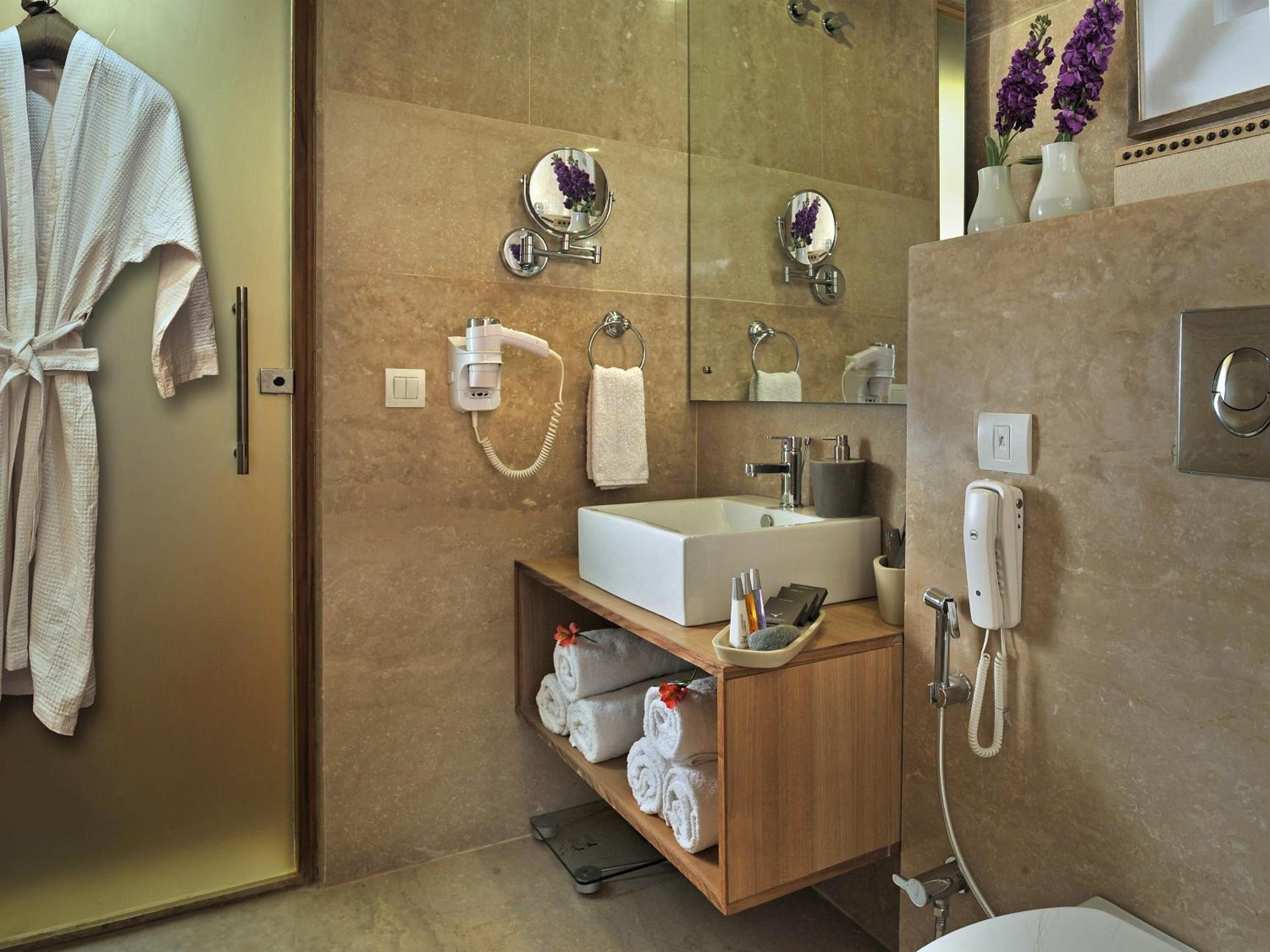 Photo - Udman Hotel Panchshila Park