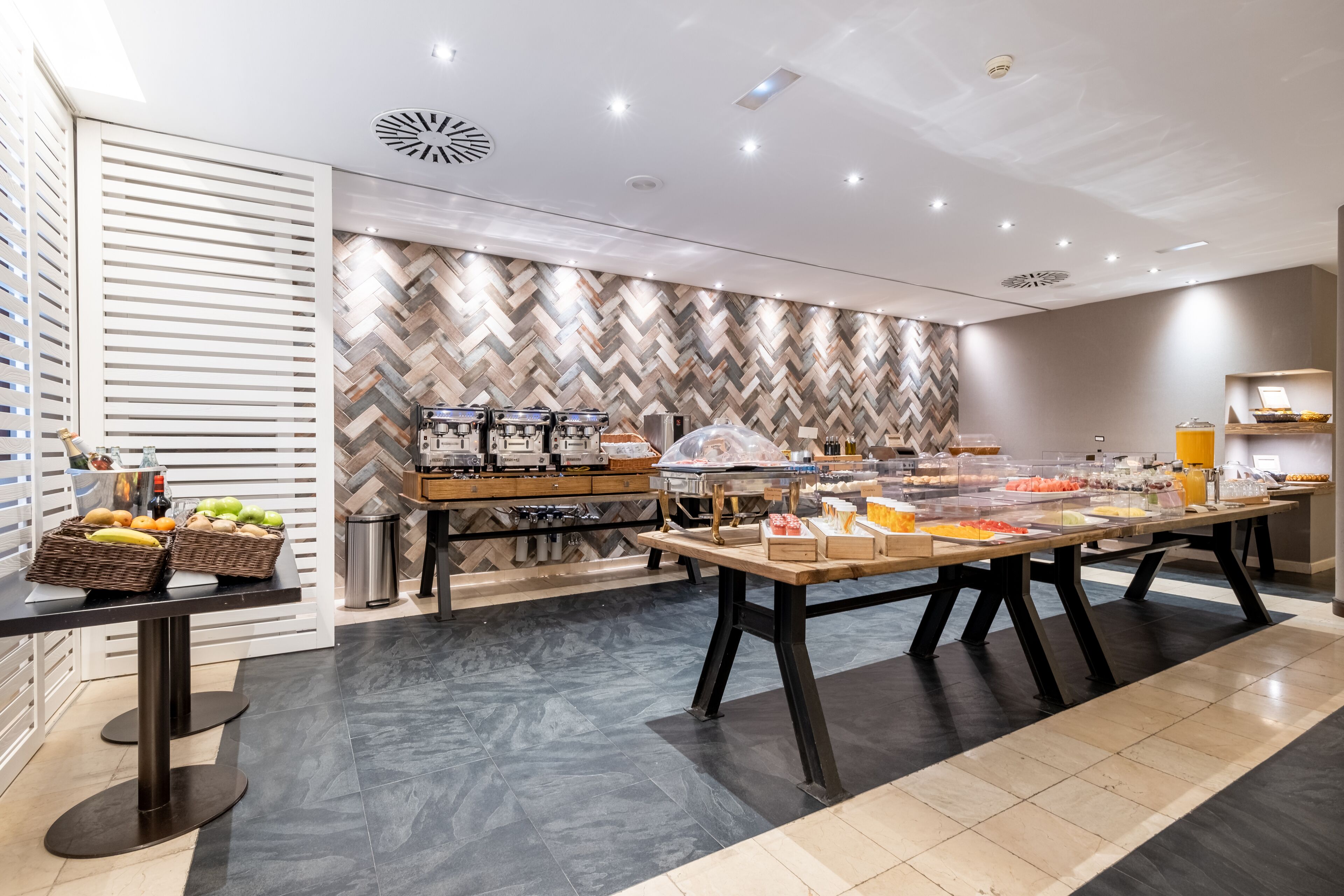 daily buffet breakfast (eur 21 per person)